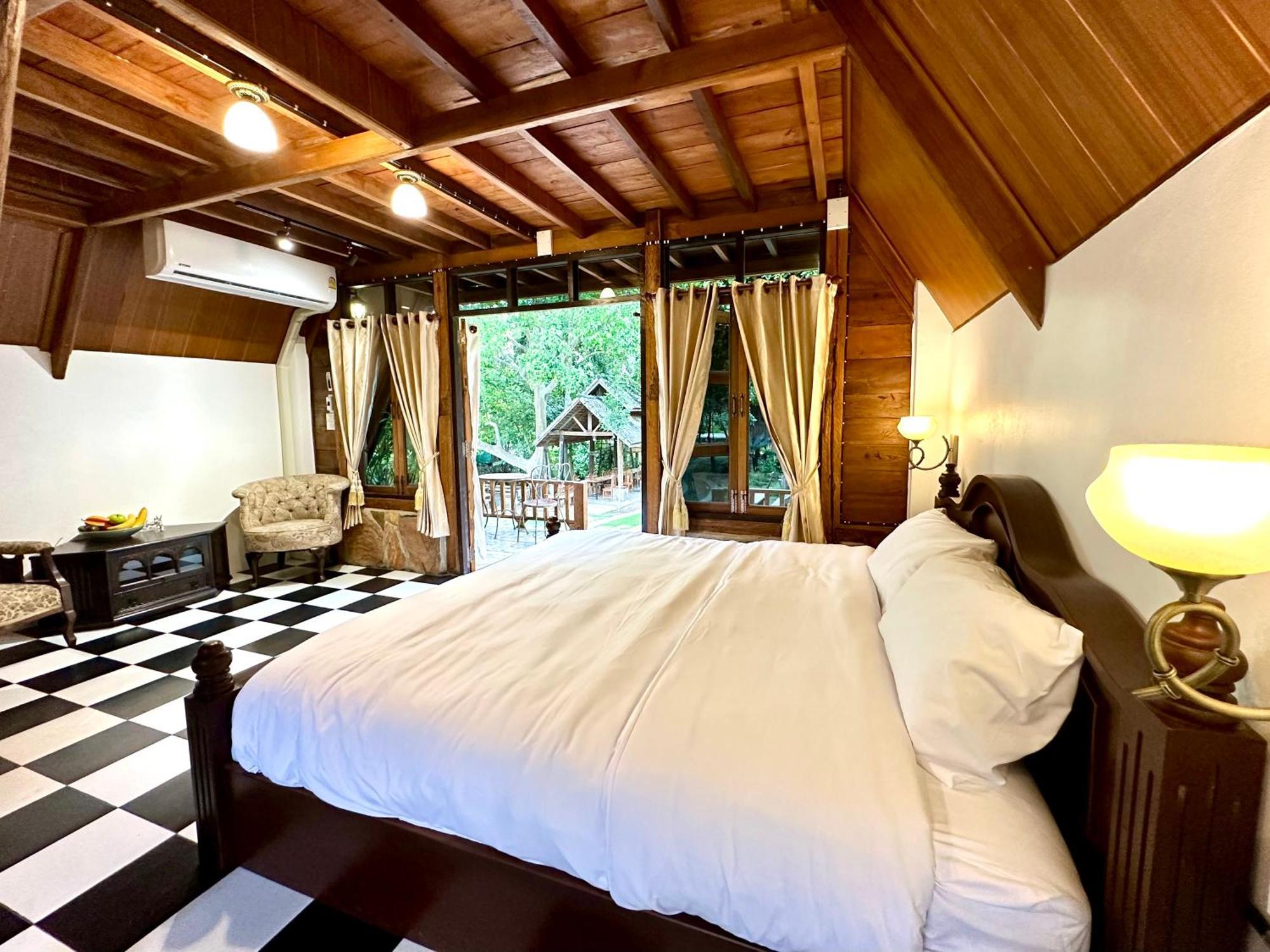Ban Kaew Mo Ra Glamping & Restaurant Hotell Pang Mapha Eksteriør bilde