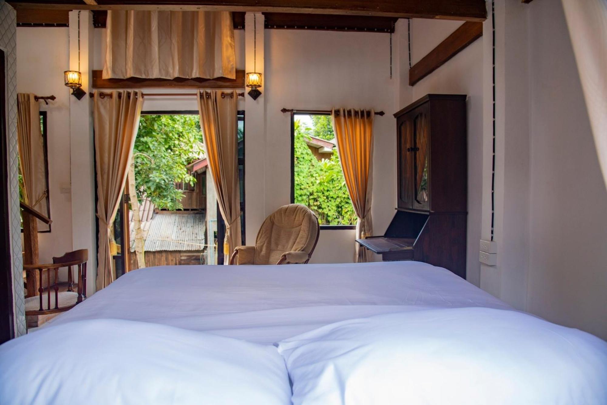 Ban Kaew Mo Ra Glamping & Restaurant Hotell Pang Mapha Eksteriør bilde