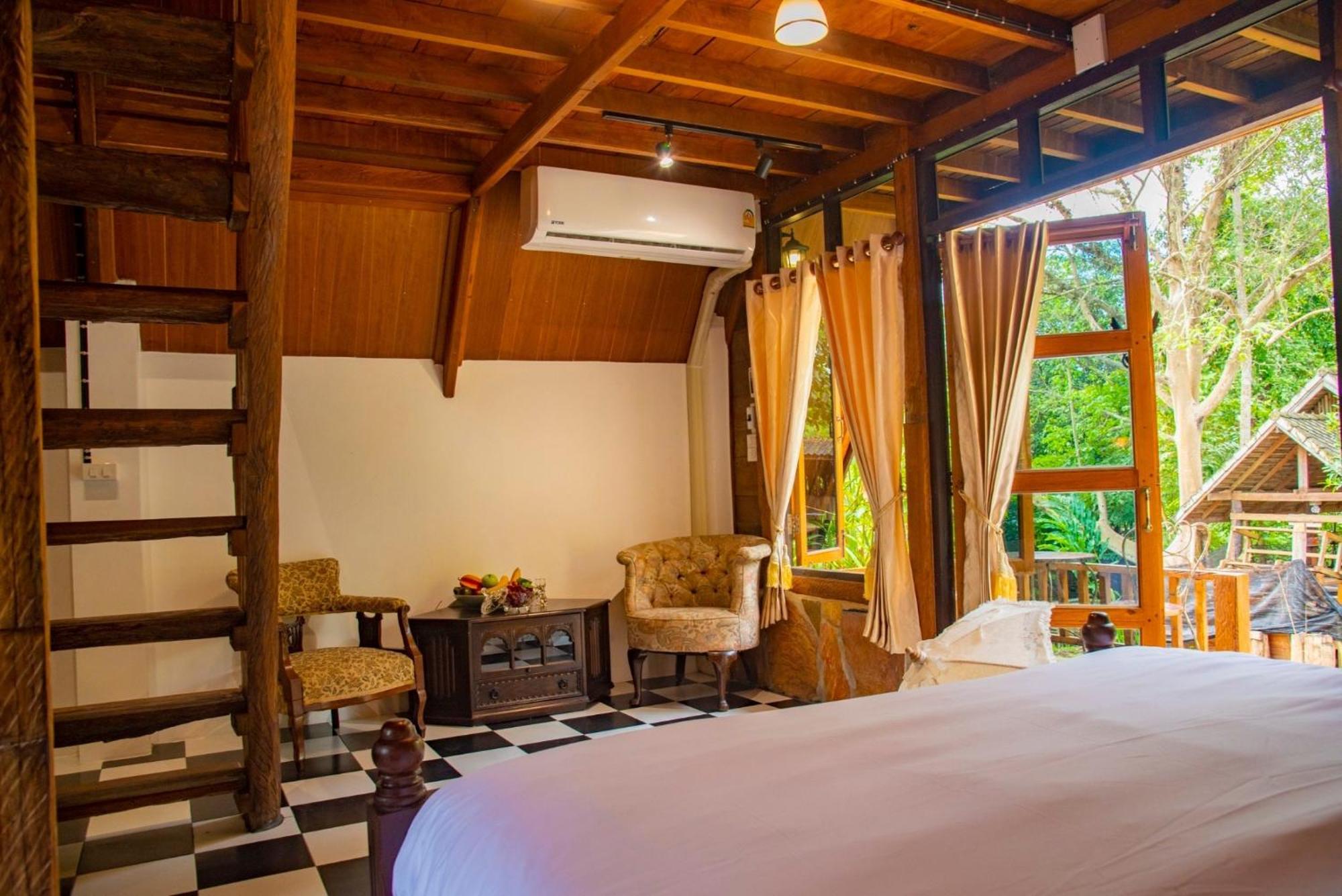 Ban Kaew Mo Ra Glamping & Restaurant Hotell Pang Mapha Eksteriør bilde