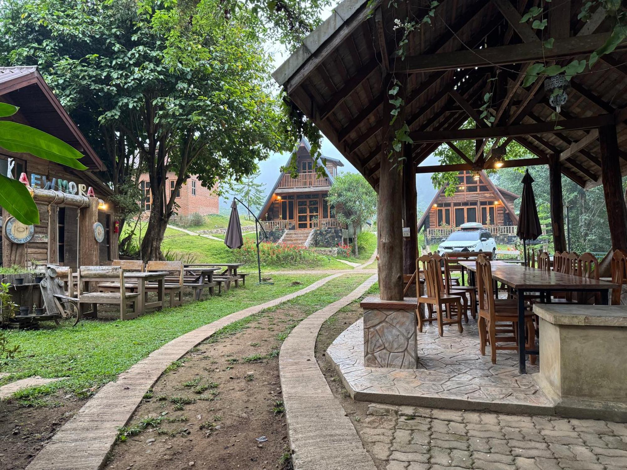 Ban Kaew Mo Ra Glamping & Restaurant Hotell Pang Mapha Eksteriør bilde