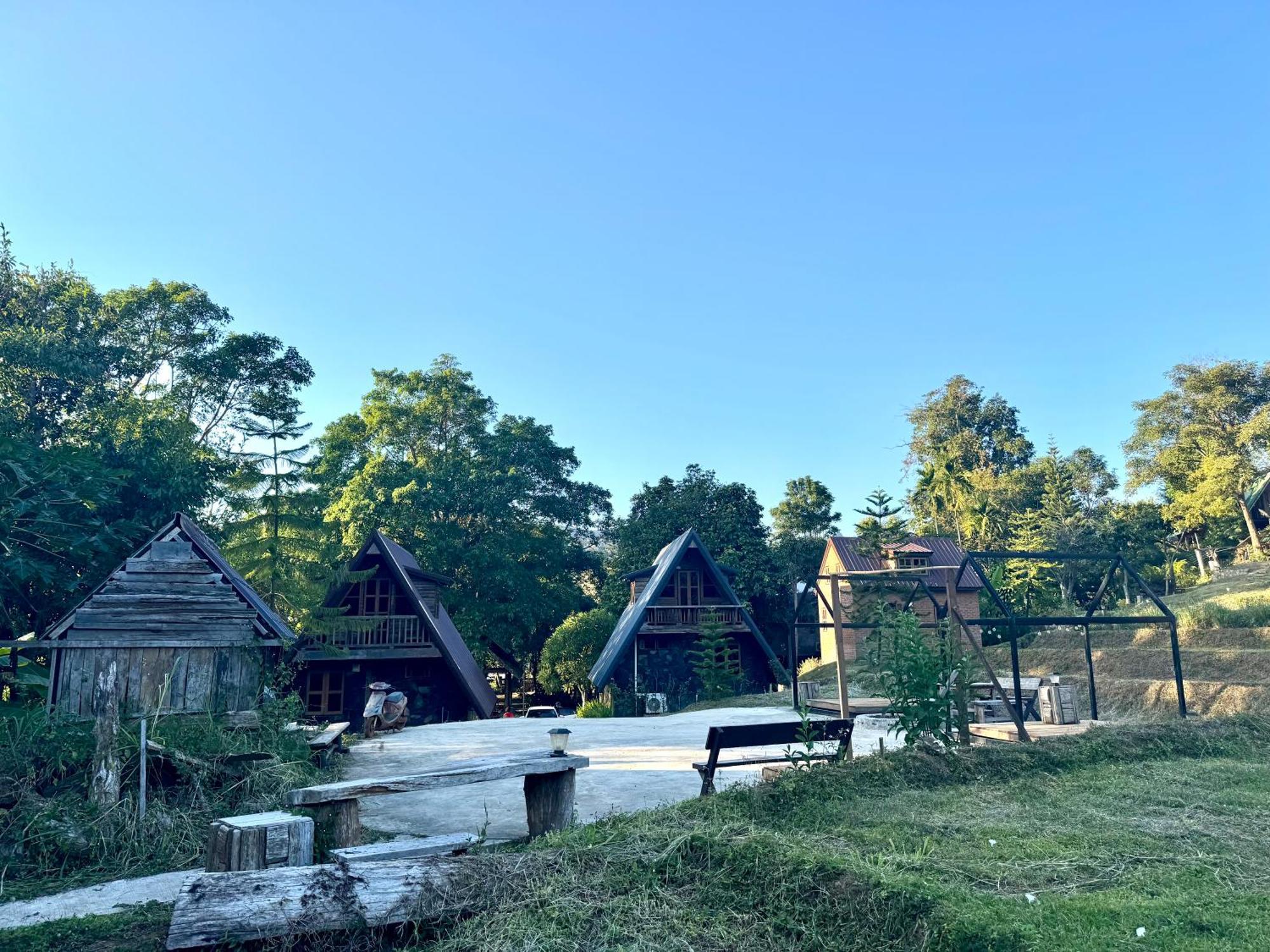 Ban Kaew Mo Ra Glamping & Restaurant Hotell Pang Mapha Eksteriør bilde