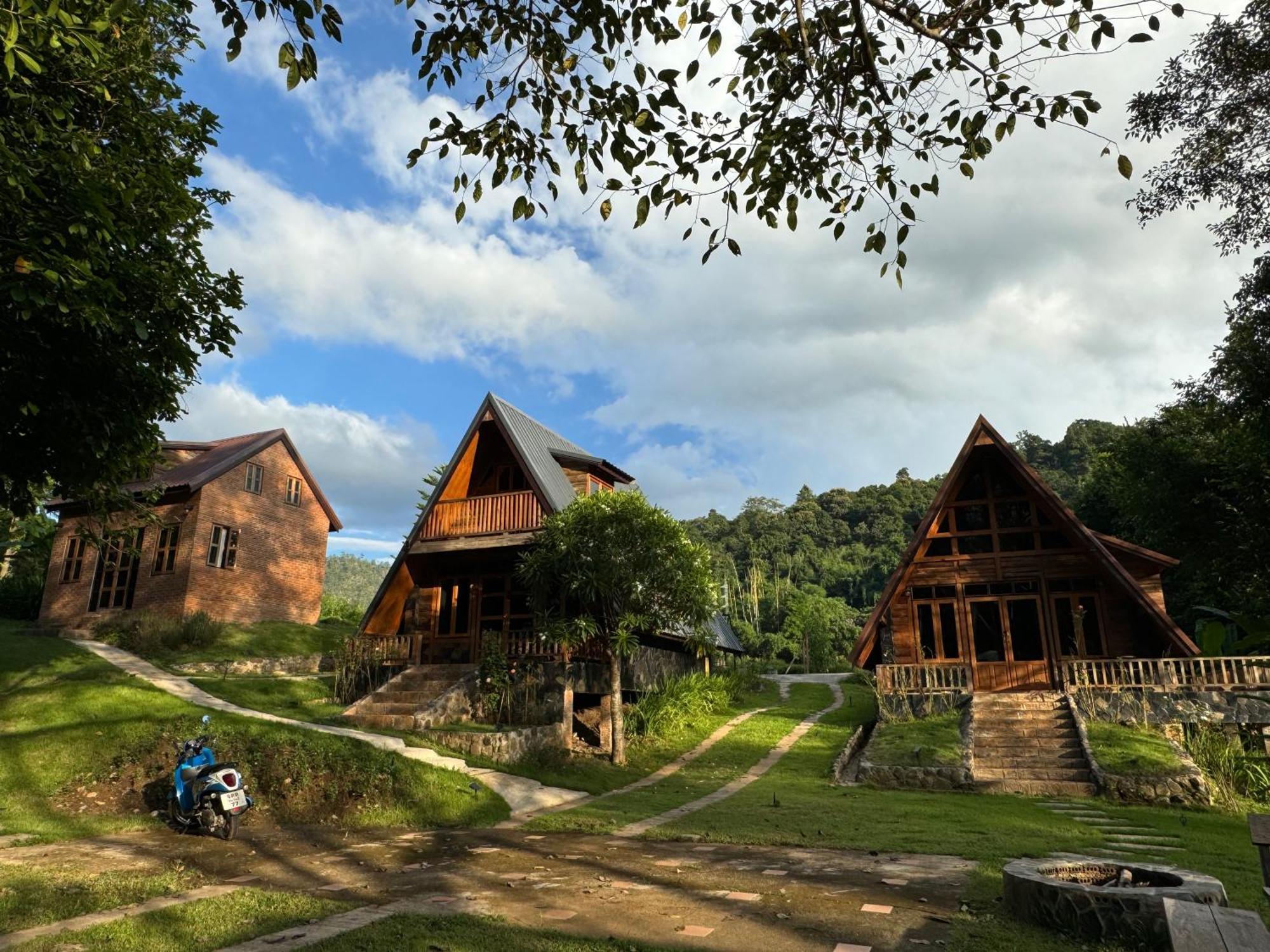 Ban Kaew Mo Ra Glamping & Restaurant Hotell Pang Mapha Eksteriør bilde
