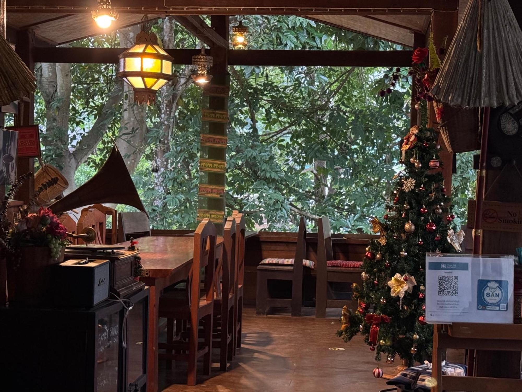 Ban Kaew Mo Ra Glamping & Restaurant Hotell Pang Mapha Eksteriør bilde