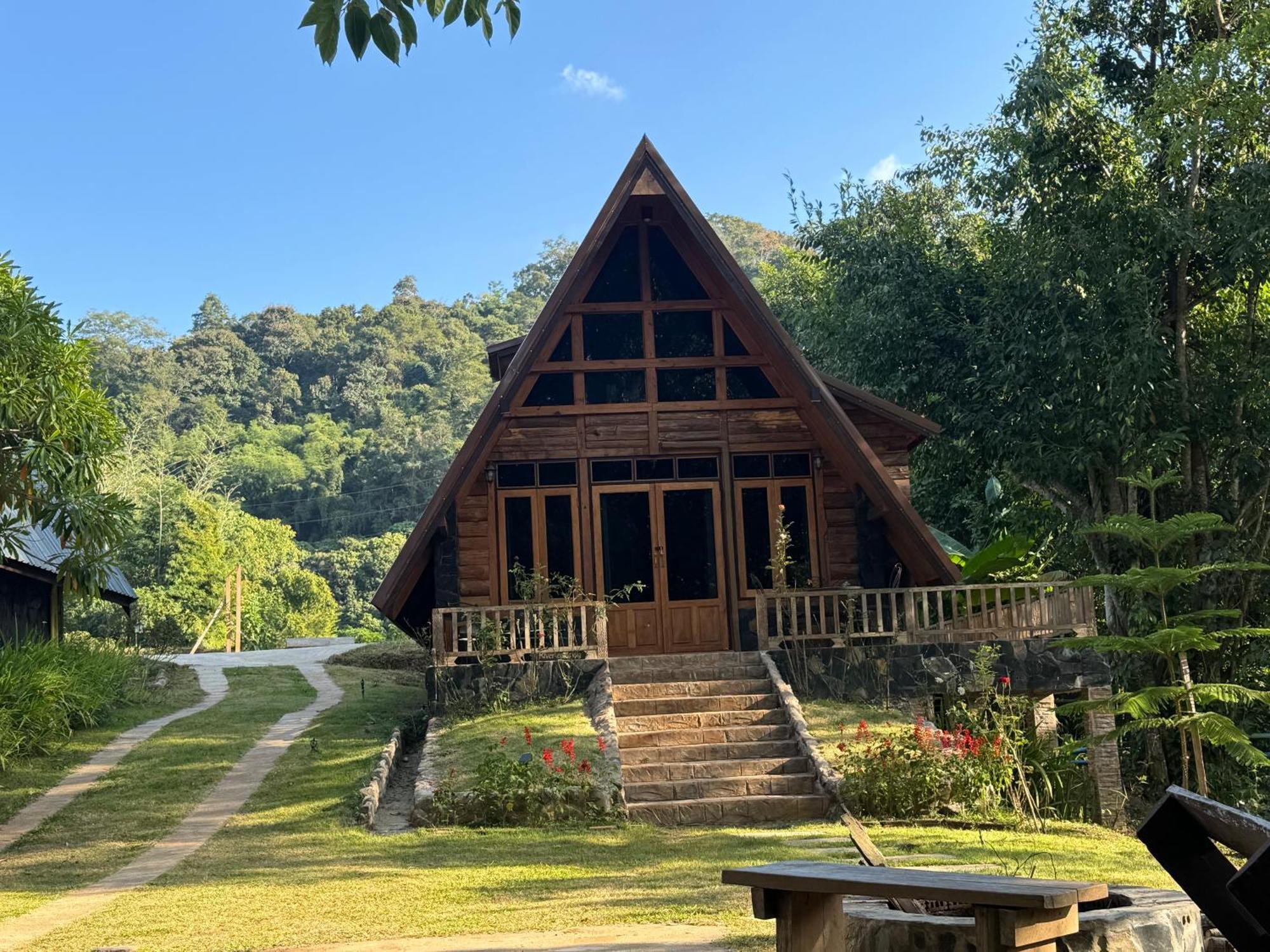 Ban Kaew Mo Ra Glamping & Restaurant Hotell Pang Mapha Eksteriør bilde
