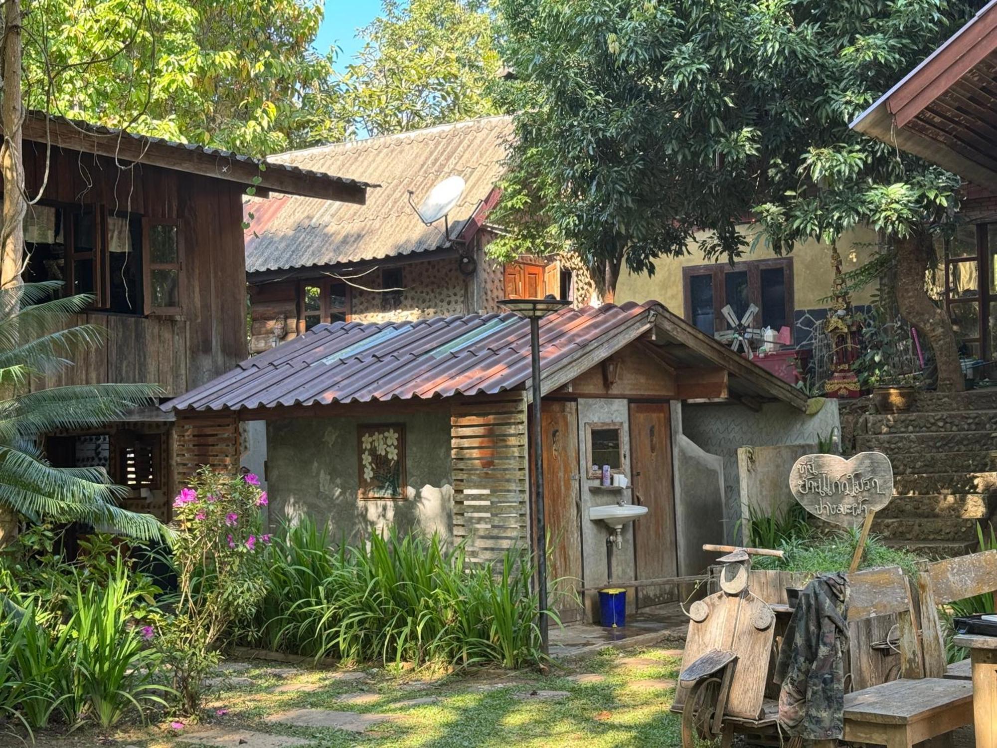 Ban Kaew Mo Ra Glamping & Restaurant Hotell Pang Mapha Eksteriør bilde