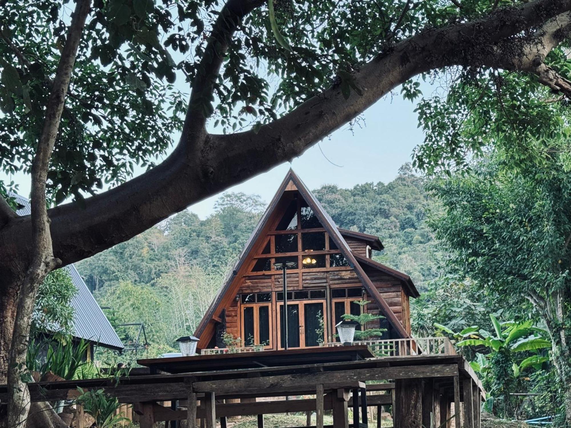 Ban Kaew Mo Ra Glamping & Restaurant Hotell Pang Mapha Eksteriør bilde